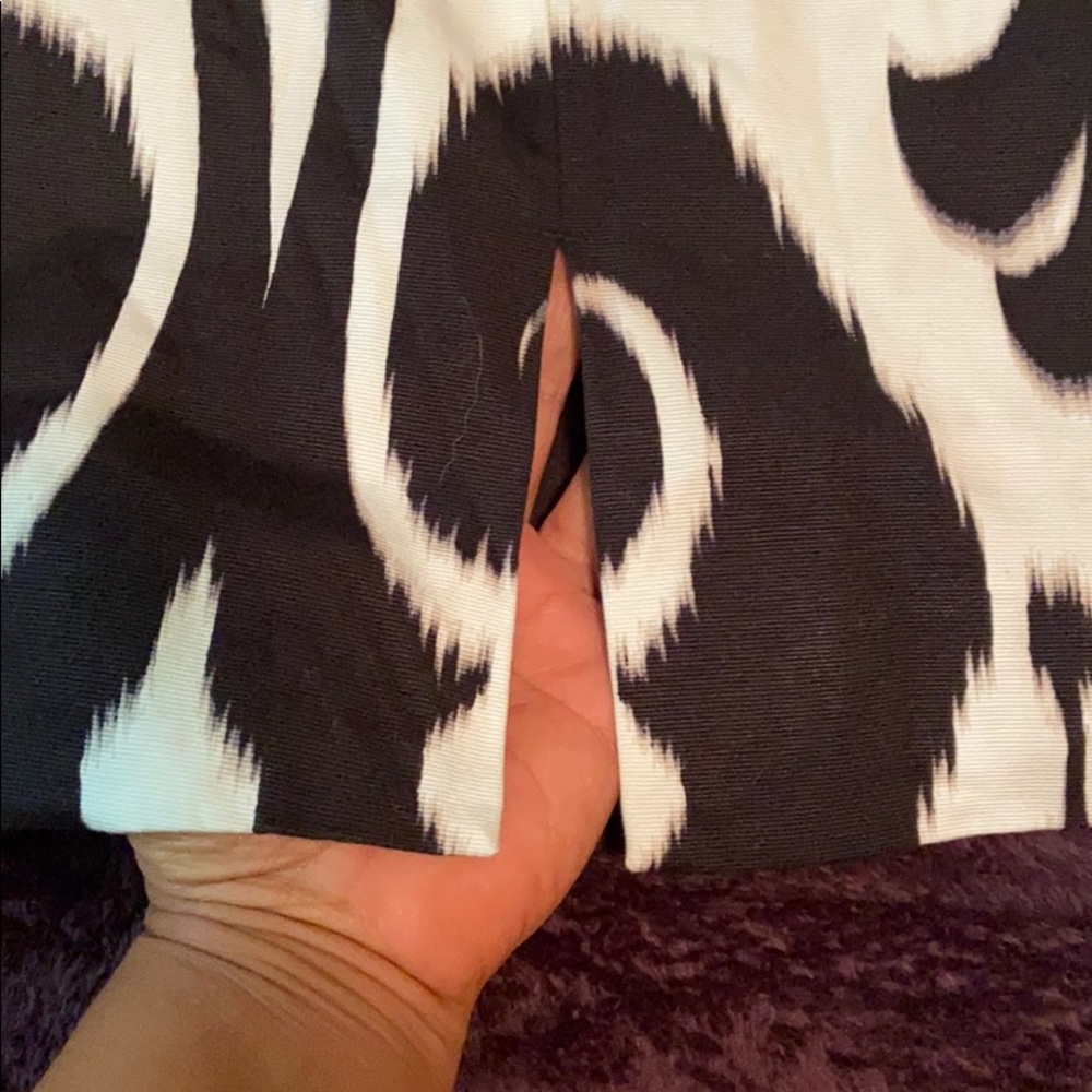WHBM Aztec print black & white skirt sz 14 - Picture 4 of 8